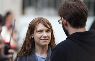 Illustration for article titled Fringe Set Pics